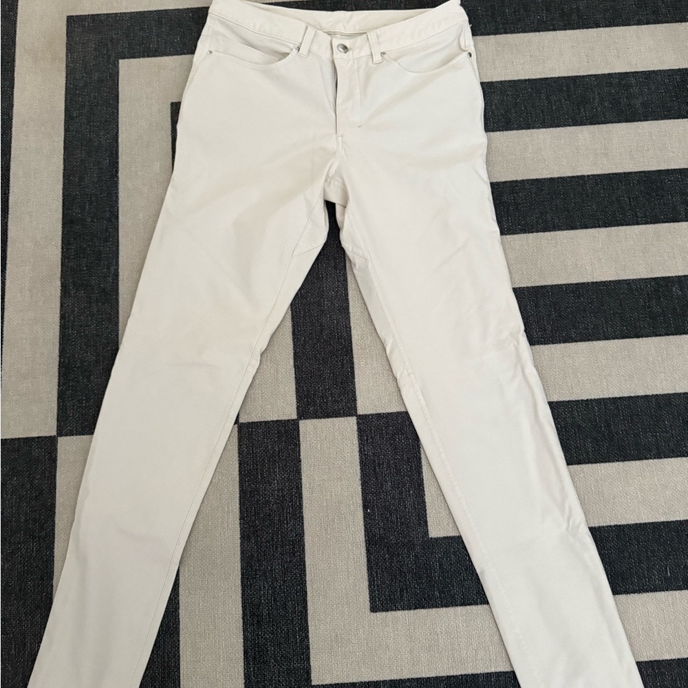 Lululemon ABC Utilitech 31x34 Skinny; Color: Bone